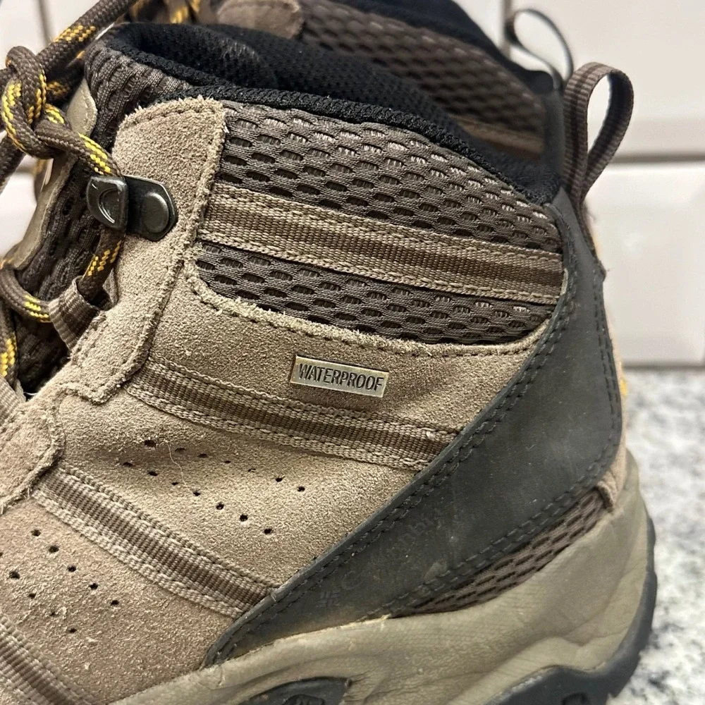 Columbia Redmond Mid‎ Waterproof Hiking Boots Mens 8 Cordovan YM5144-231